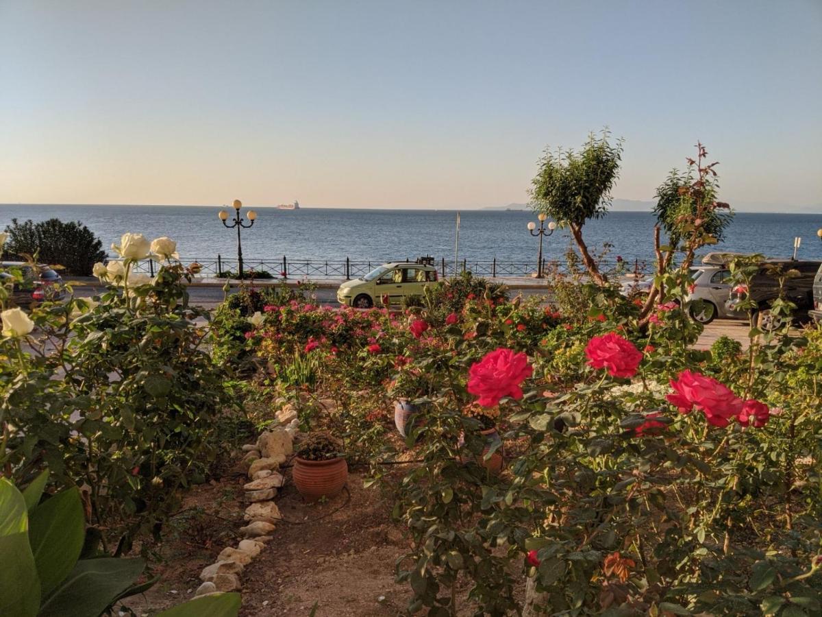 Luxurious Sea View Apartment Пирея Екстериор снимка