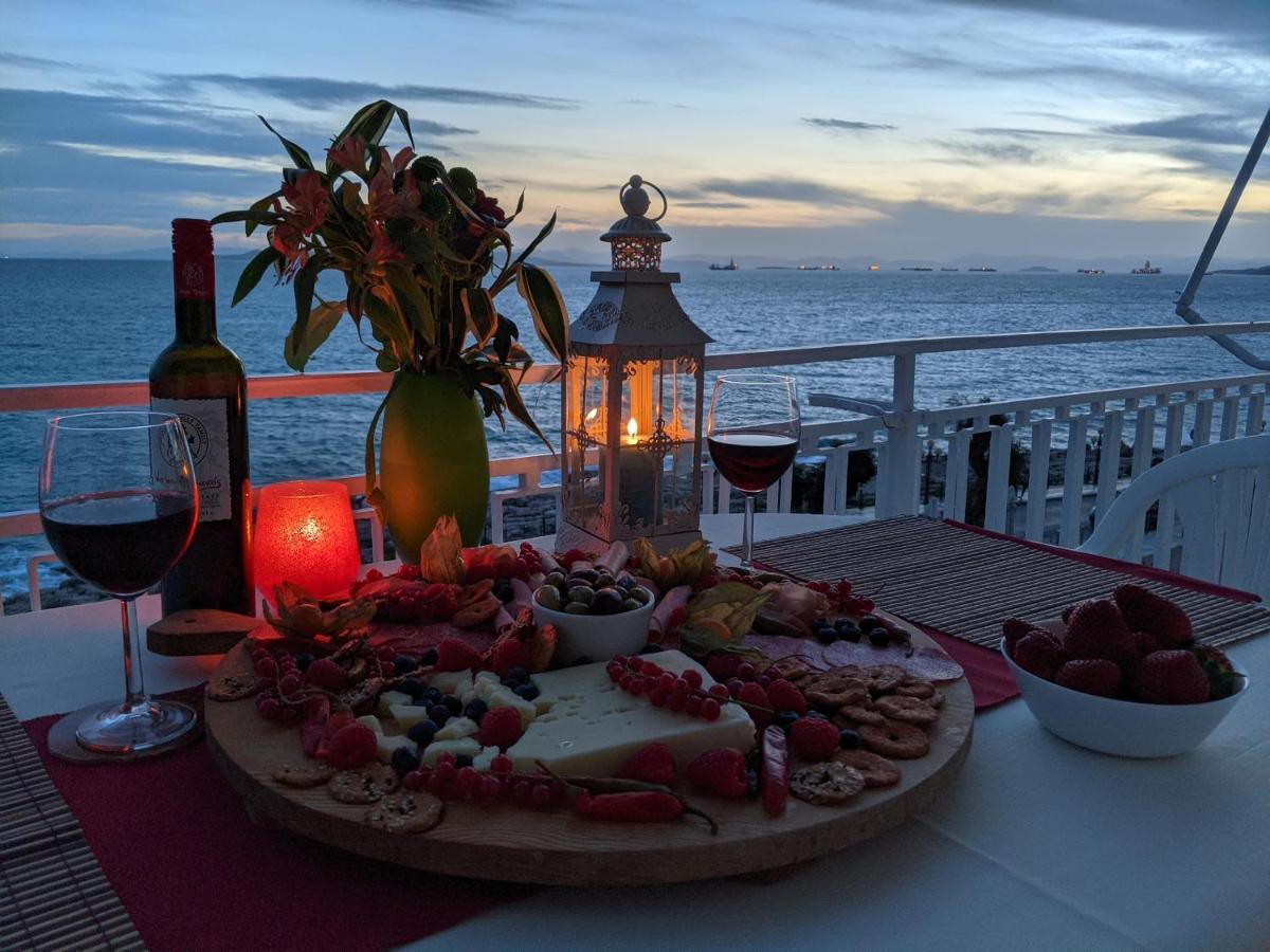 Luxurious Sea View Apartment Пирея Екстериор снимка