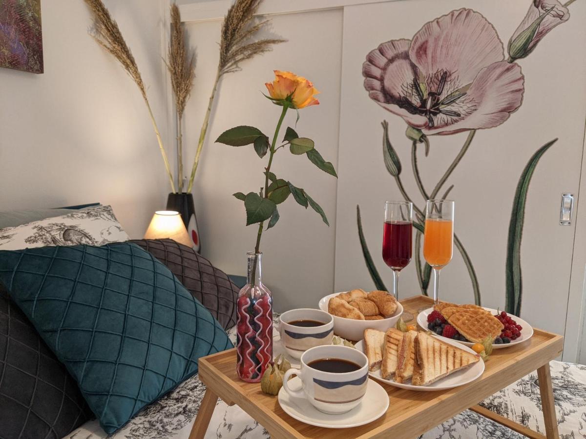Luxurious Sea View Apartment Пирея Екстериор снимка